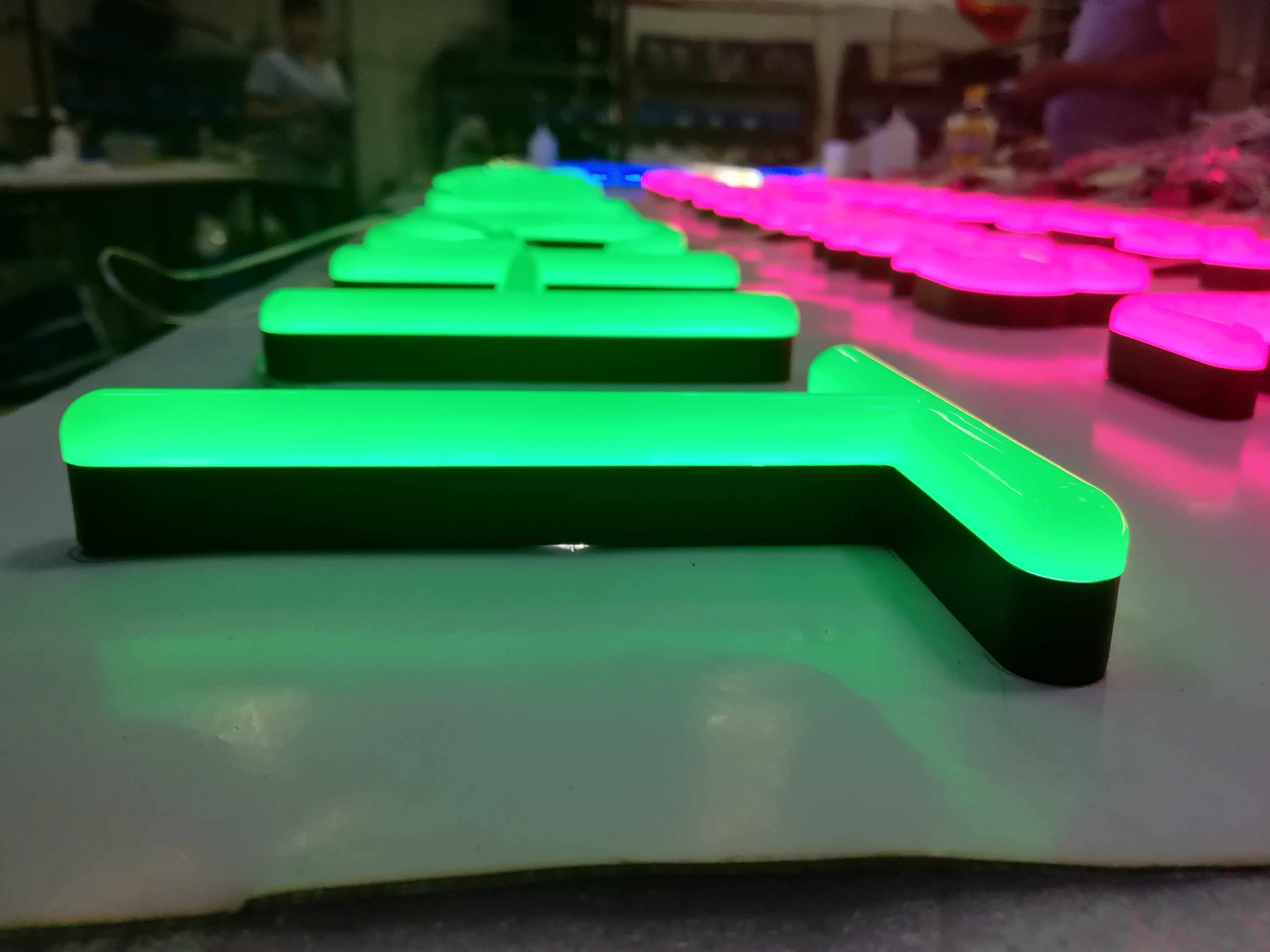 Outdoor LED Neon Channel Letter Signs Yellow / Red 10mm Stroke for Hotels
