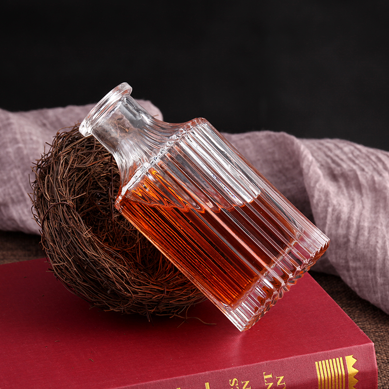 Rubber Stopper Sealing Type Customized Glass Bottle for Empty Rum Whisky Spirit Vodka