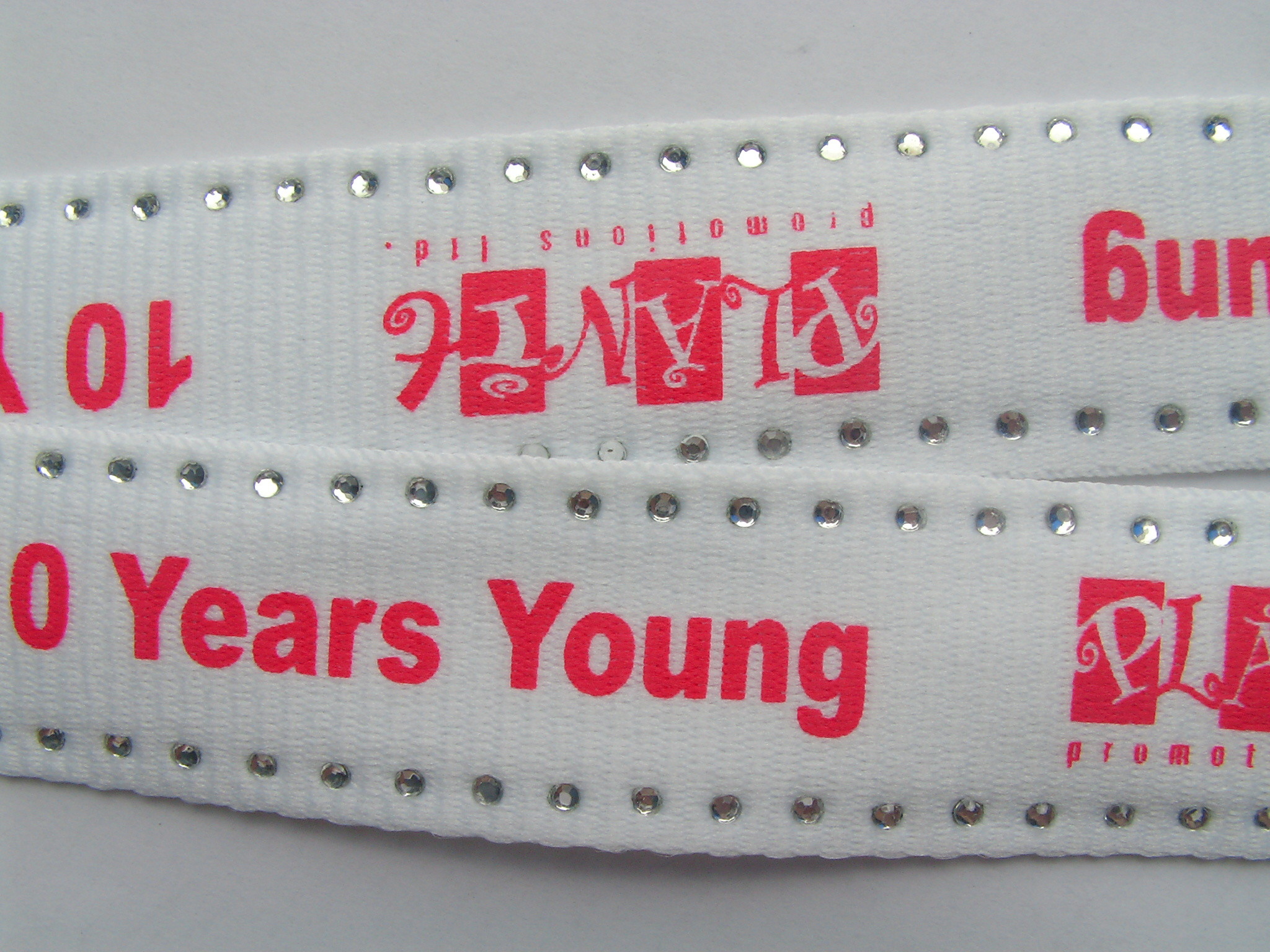 Fashionable Red Color White Logo Heat Transfer Lanyard For Hanging Bottle