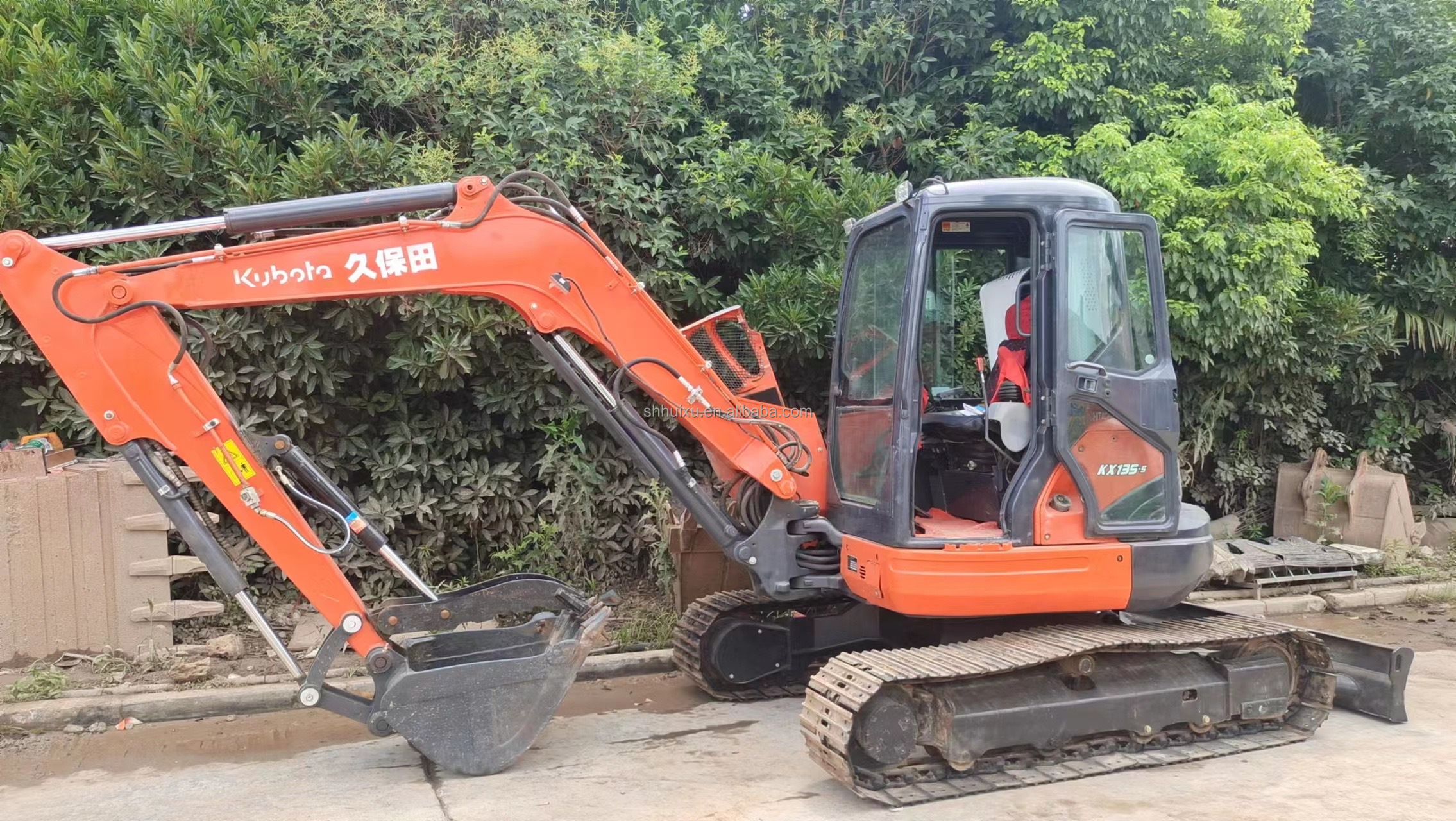 Low working hours second-hand hydraulic excavator Kubota Kx135-5 used excavator Handy excavator price