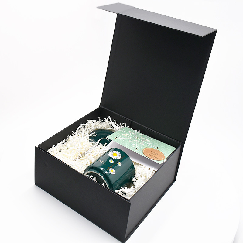 Folding 1200gsm Cardboard Custom Gift Packaging Boxes Black Matte