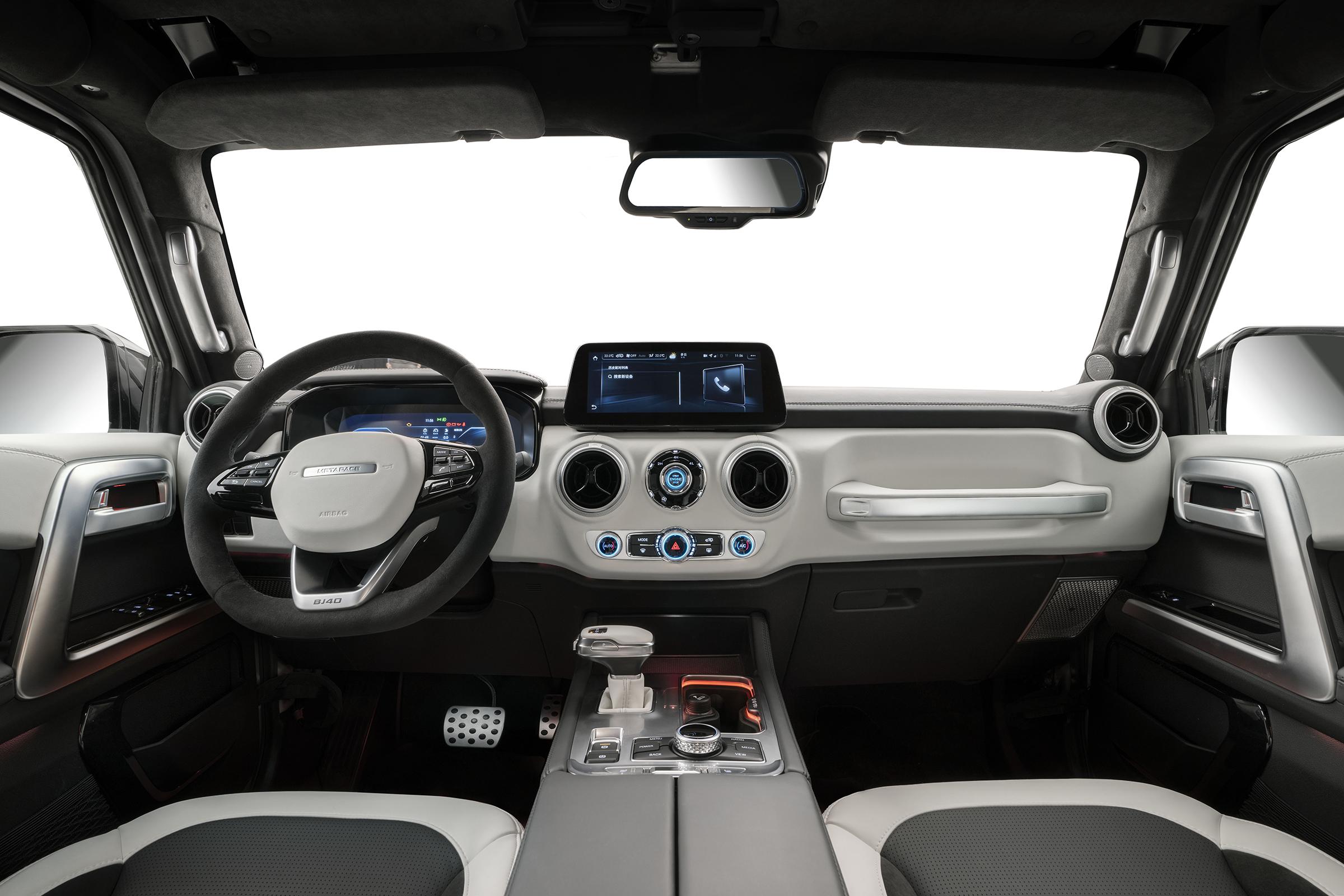 2024 BAIC BJ40 Plus Fuel Petrol Cars Off-road SUV 2.0T Auto Compact SUV 4x4 Vehicles with Front Disc Rear Disc Brake System