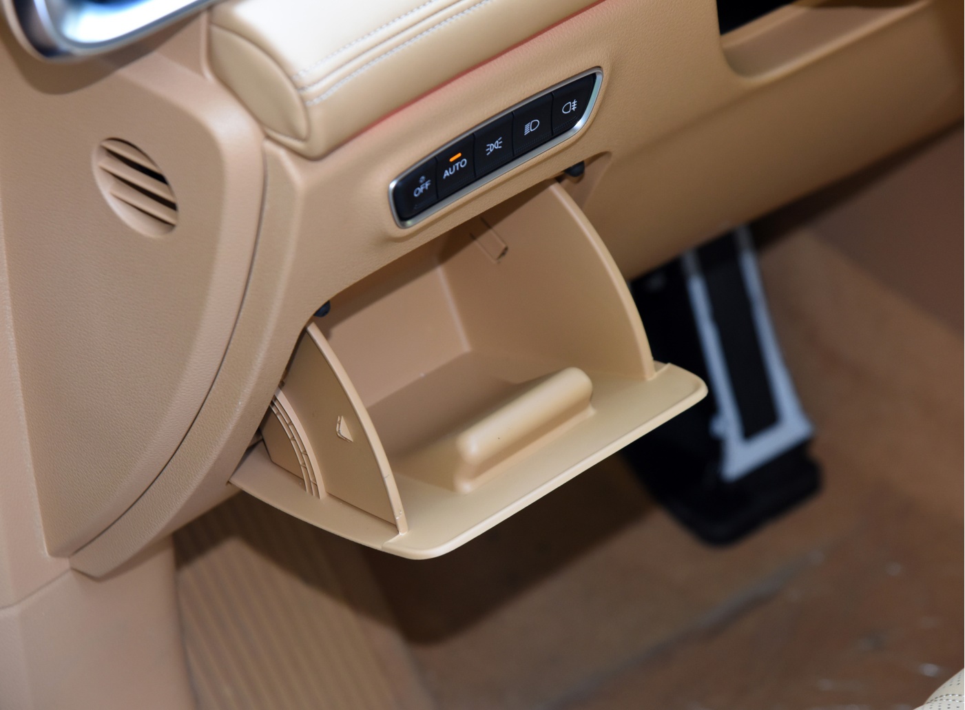 2024 Voyah Free Dreamer Left Hand Luxury Leather MPV EV Maximum Torque 620Nm Fuel Pure Electric Automotive Battery Automobile