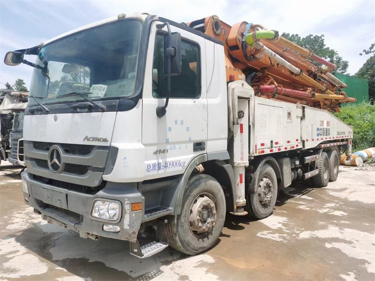 300 KW Used Concrete Trailer Pumps , Portable Used Chipper Trucks