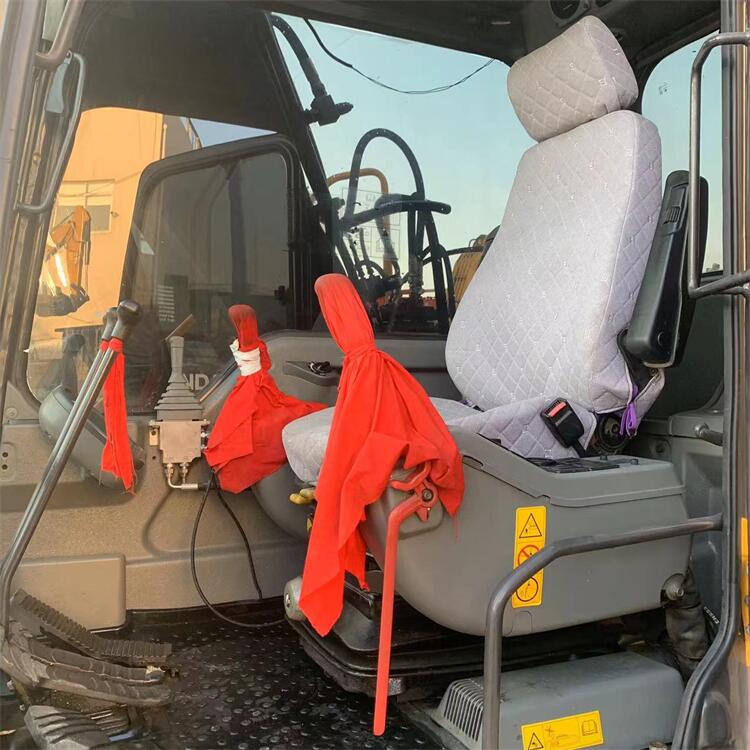 15 Ton Volvo EC140 Track Digger with 12920KG Operating Weight and 0.5m3 Bucket Capacity