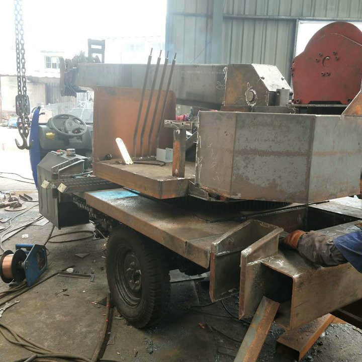 Tricycle Hydraulic Truck Mounted Crane , 3- 5 Ton Lifting Mobile Truck Crane