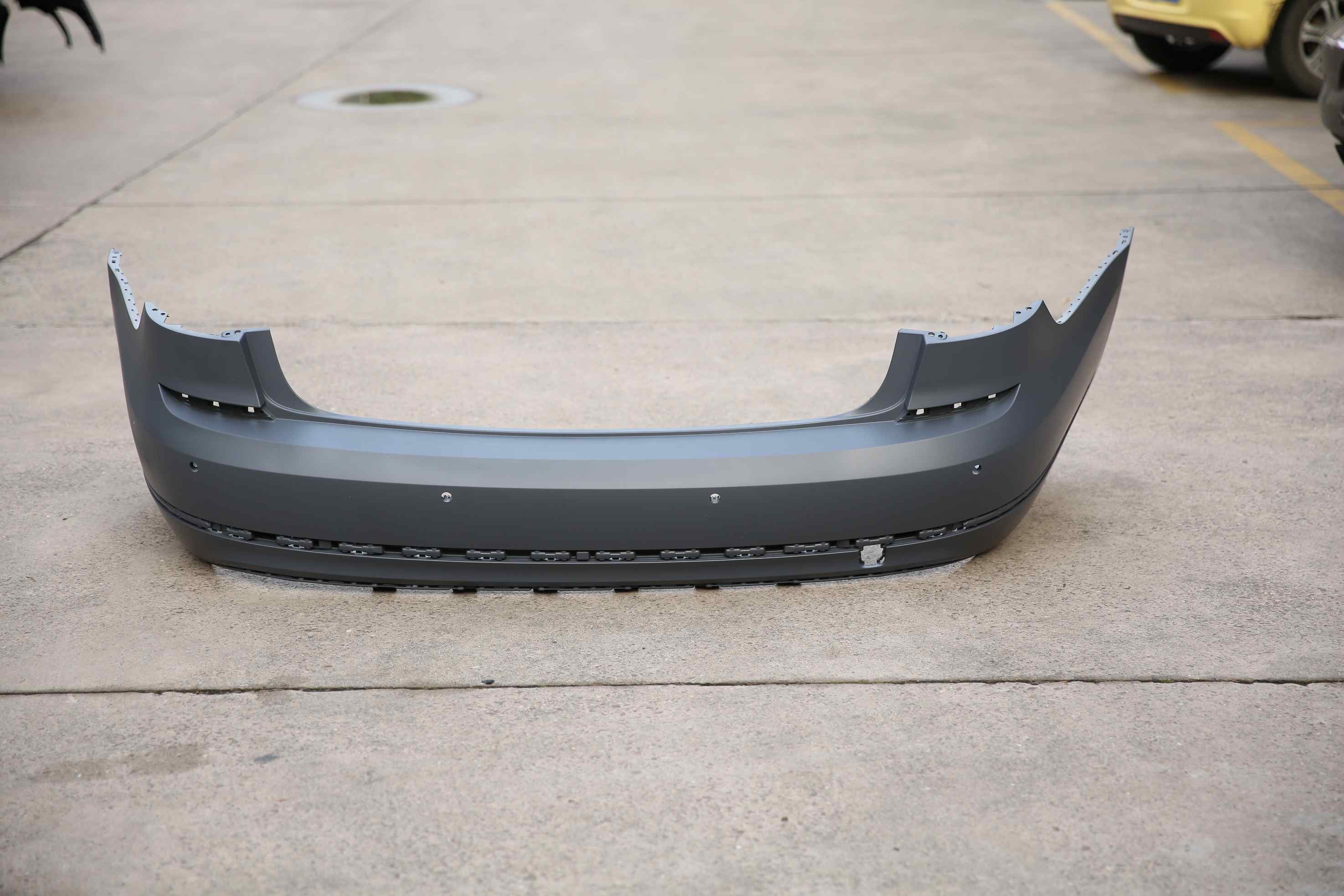 Volkswagen Passat 2016 2017 2018 Auto Parts Rear Bumper Skin 56D 807 411