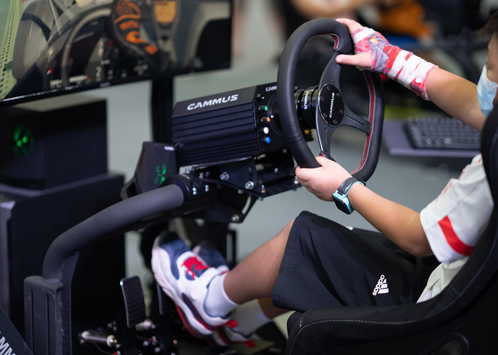 15Nm Servo Motor Sim Racing Simulator Cockpit with 3 adjustable pedals