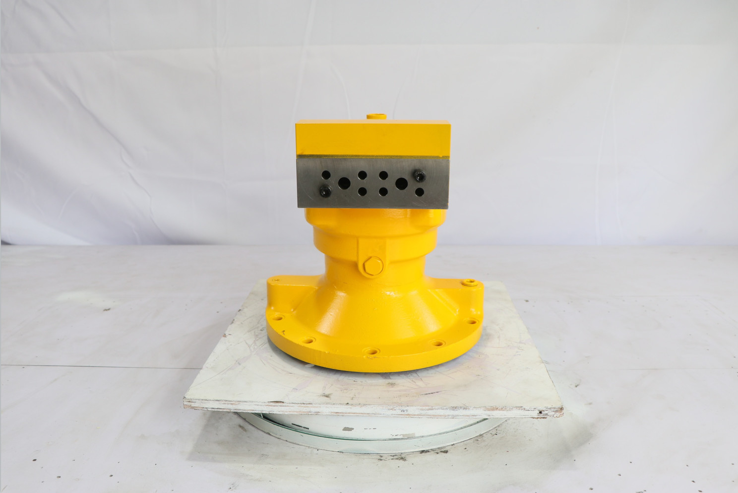 Repair Shop Excavator Swing Device , Hydraulic Slew Motor M2X63-16T DH150-R130