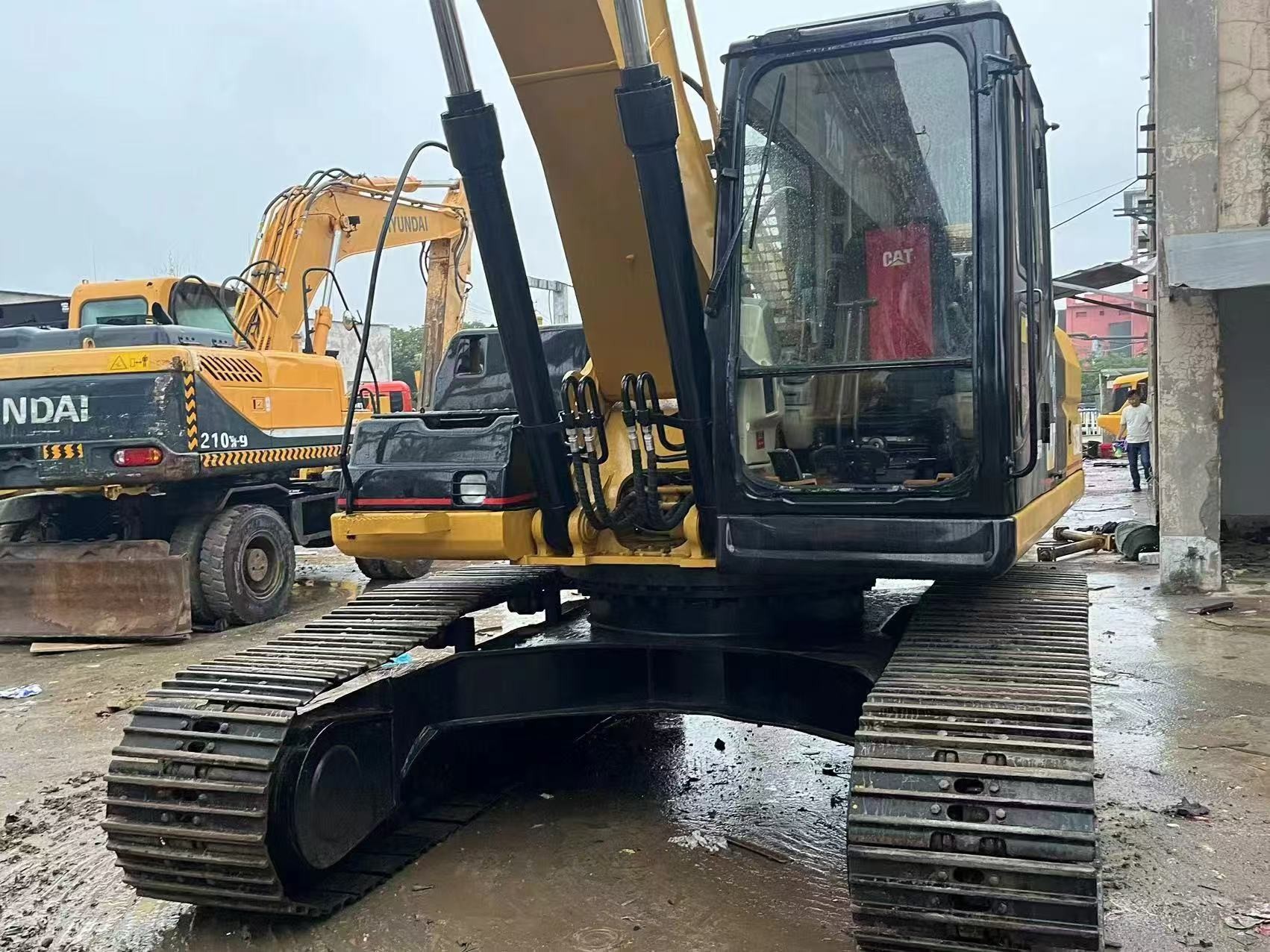 25ton Used Hydraulic Crawler Digger Moving Secondhand Cat 325BL Excavator Original