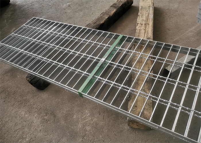 Anti Skid Low Carbon Steel Grating Plate 65x5mm For Stadium Drains