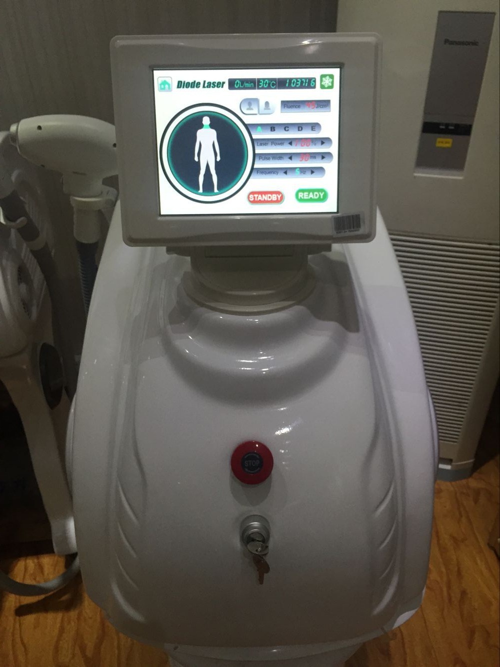 Portable Diode Laser 808nm Brown Hair Removal Equipment 1 - 10 Hz With Cooling System