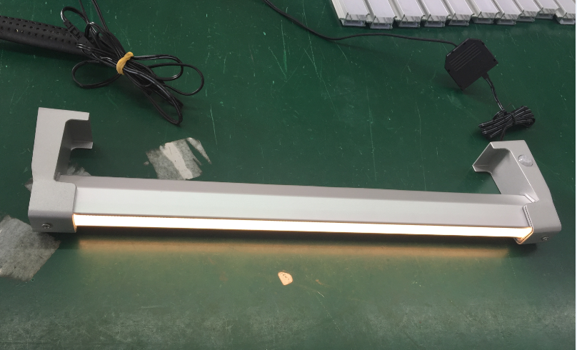 SILVER LED Driver/Battery Wardrobe Hanging Rob PIR Sensor 1500mm Cable A3170/A3370