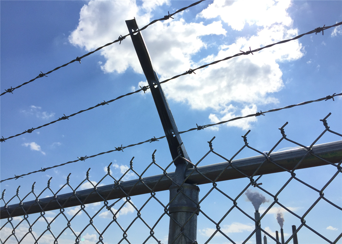 PVC Coated Chain Link Fence manufacture supply/Decorative chain Link Wire Fence