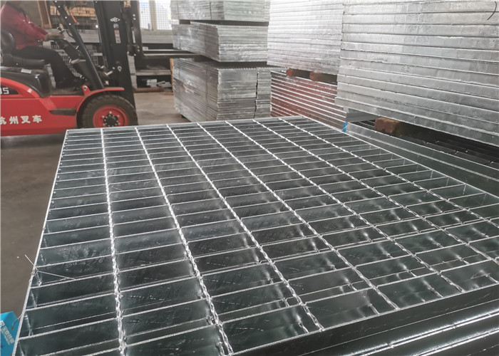 Rust Protection Welded Steel Grating 32x5mm Square Serrated Non Slip