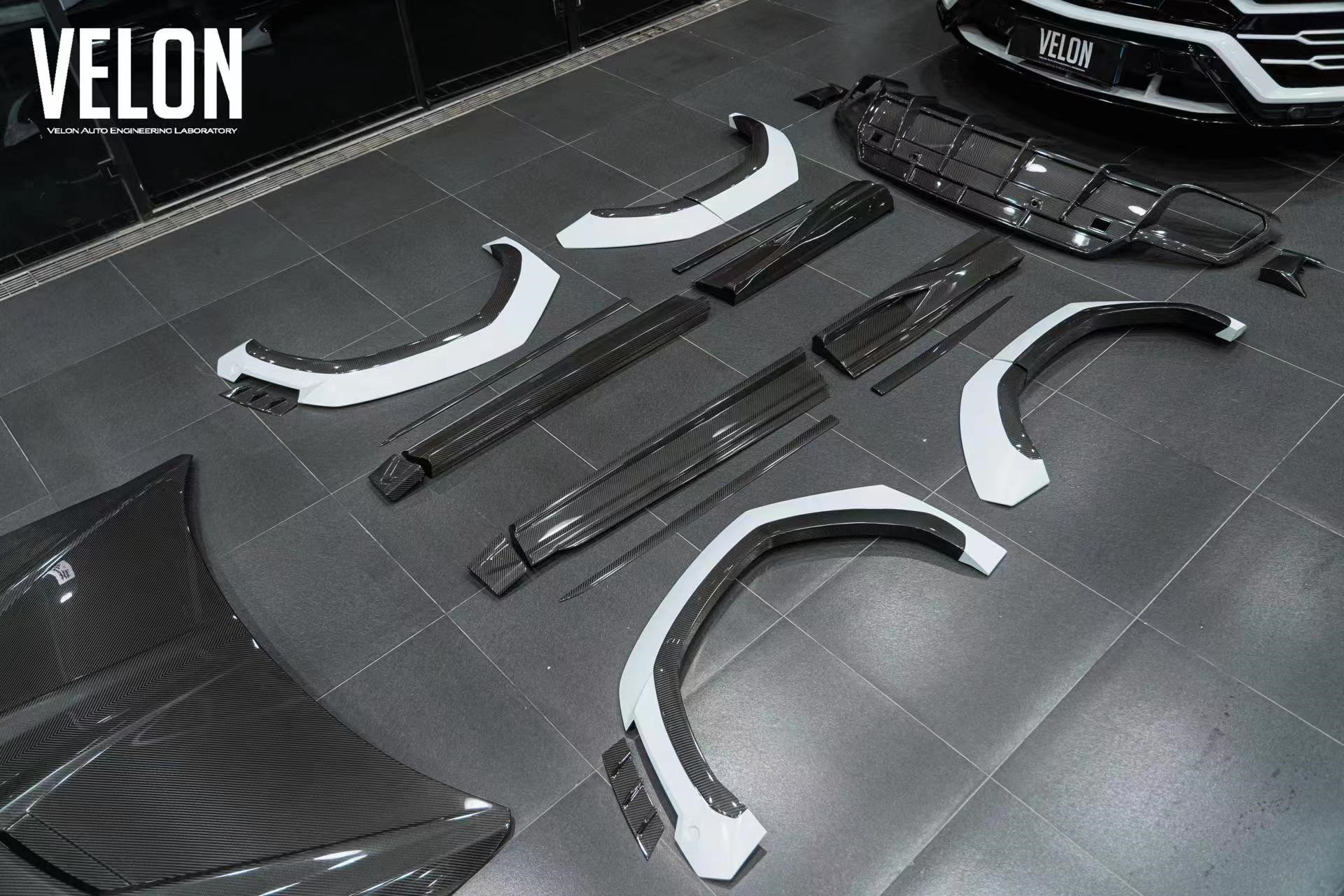 1016 Style Wide Body Kit for Lamborghini Urus Carbon Fiber Body Kit Urus Carbon Fiber Front Lip Diffuser Spoiler Hood Wide-body