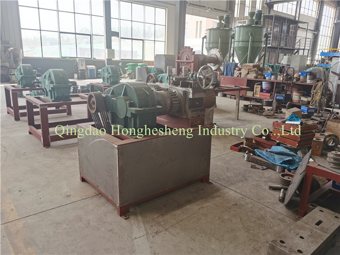 Waste Tyre Rubber Powder Making Machine 380V 220V 450V For Strip Cutting