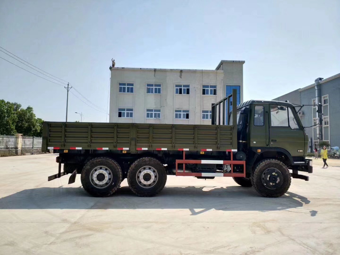Dongfeng Cargo Truck 20 Tons Loading Weight Euro 3 Emission Left Hand Drive 6*4 Drive Mode