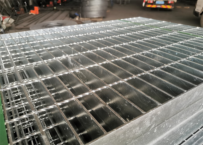 Anti Skid Low Carbon Steel Grating Plate 65x5mm For Stadium Drains