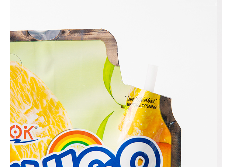 High Quality Stand Up Beverage Packaging Bag Disposable Plastic Juice Pouch with Straw