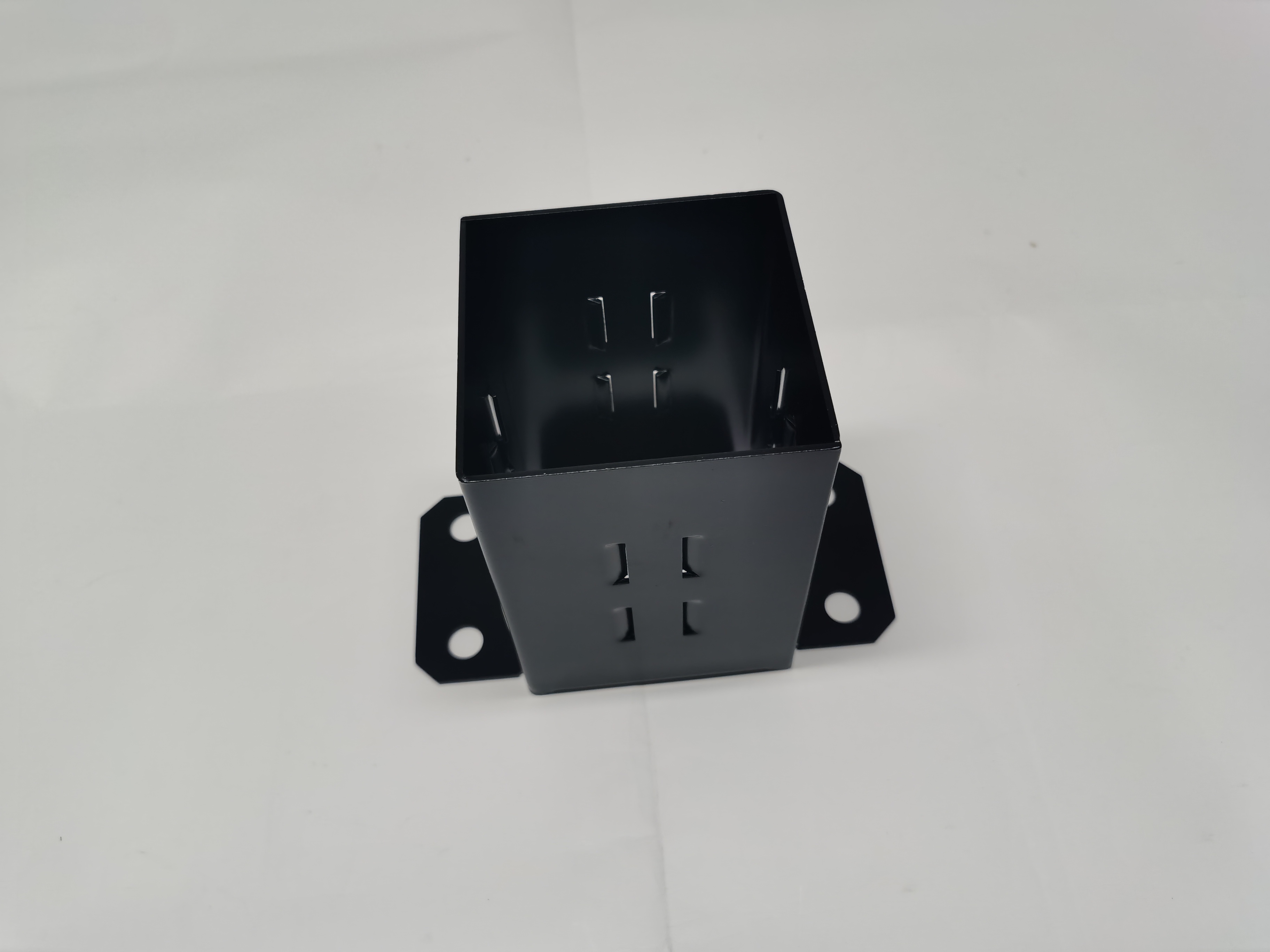 Stable 1.4KG Steel Powder Coated Anchor Support for 4x4 Wood Fence Base Bracket 7inch
