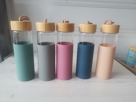 Sleek Design Premium School Funky Leak Proof Glass Water Bottle Glass Motivational Water Bottle With Carry Sleeve Easy To Use And Carry