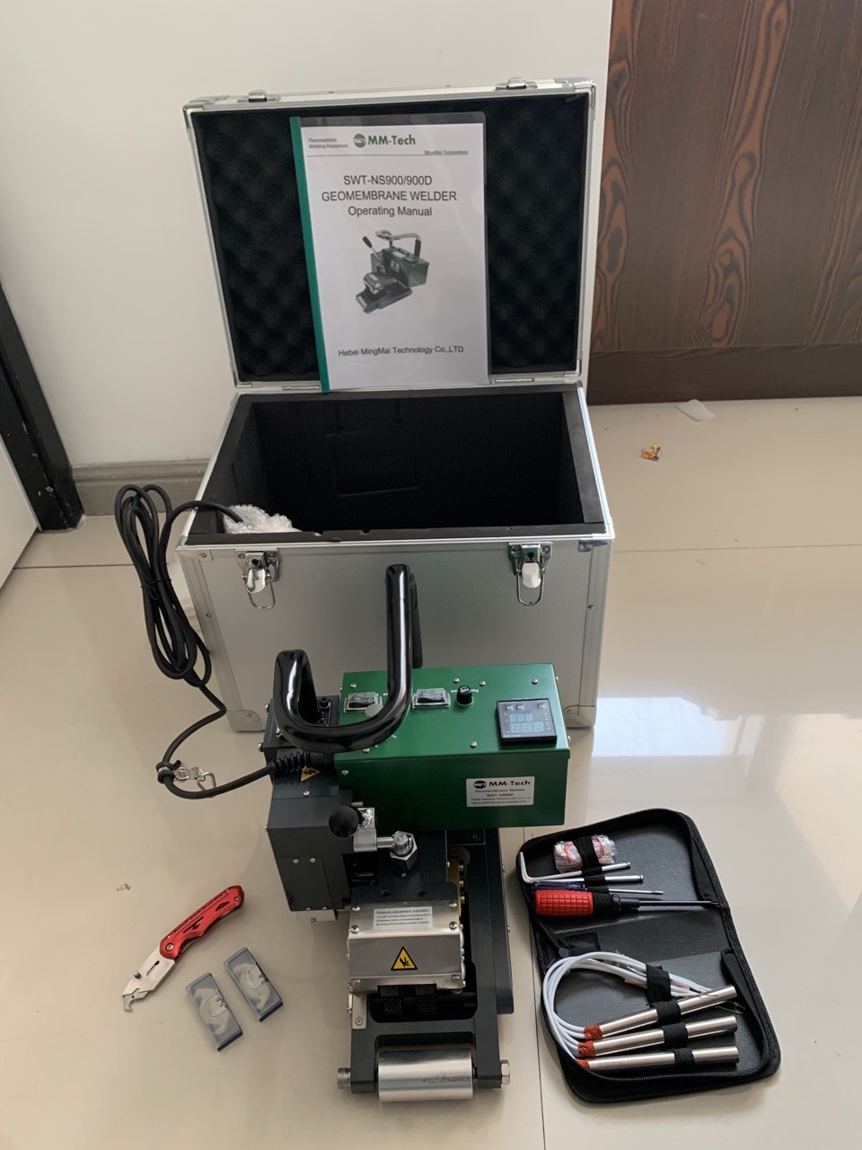 SWT-NS900 Automatic 1.0 - 3.0 MM PP PVC Geomembrane Welding Machine