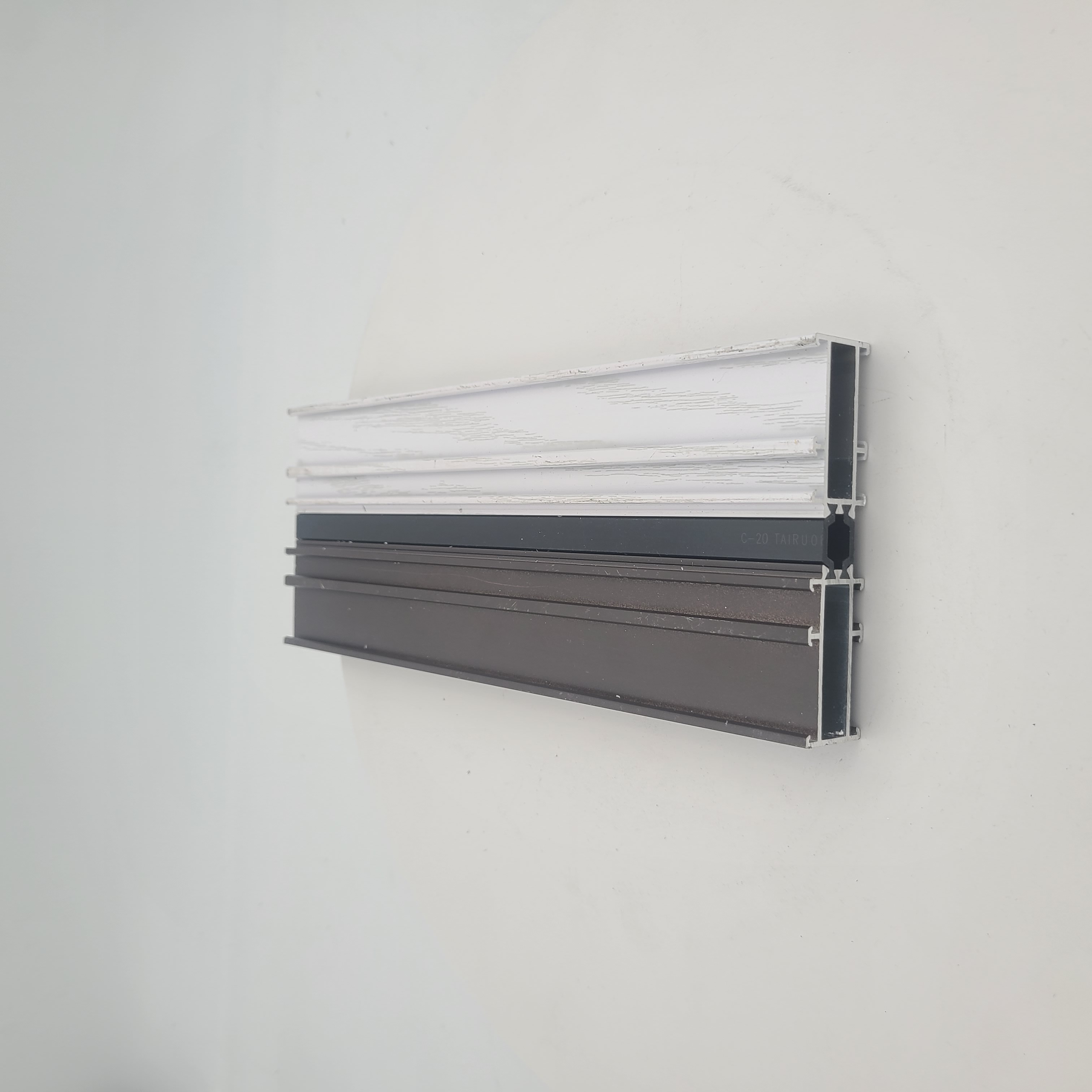 6m 6061 Powder Coated Aluminum Profile Environmental Protection