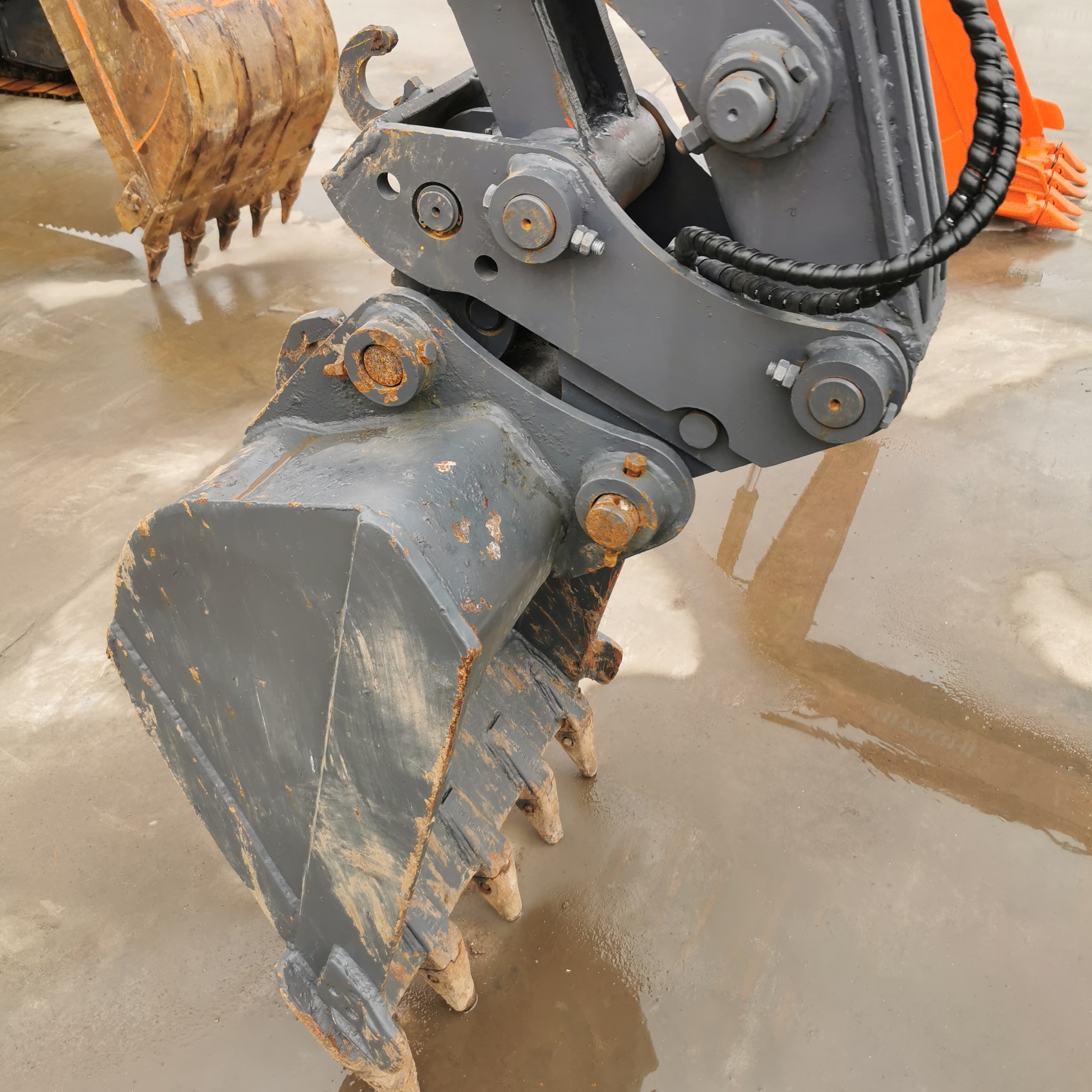 Used Doosan DX60WN Excavator with 0.2 Bucket Capacity in Shanghai Yard Good Condition