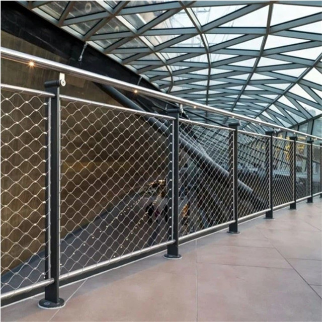 Modern Wire Stair Balustrade in 25*25mm-300*300mm Hole Size and 1m*10m Panel Size