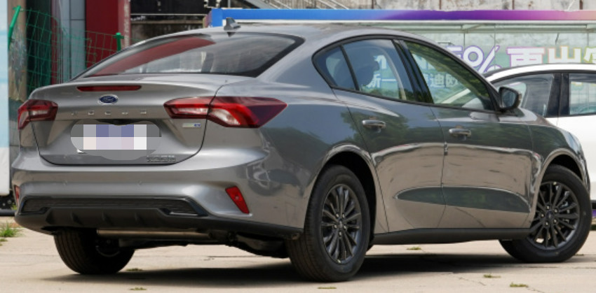 Changan Ford Focus 2022 three-compartment EcoBoost 180 automatic ST Line 4 door 5 seat sedan