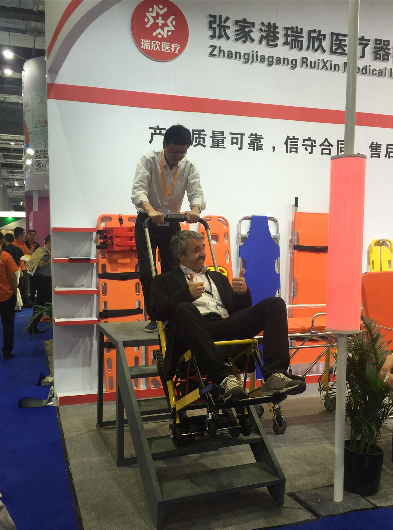 OEM Staircase Stretcher Customization Convertible Wheelchair To Stretcher