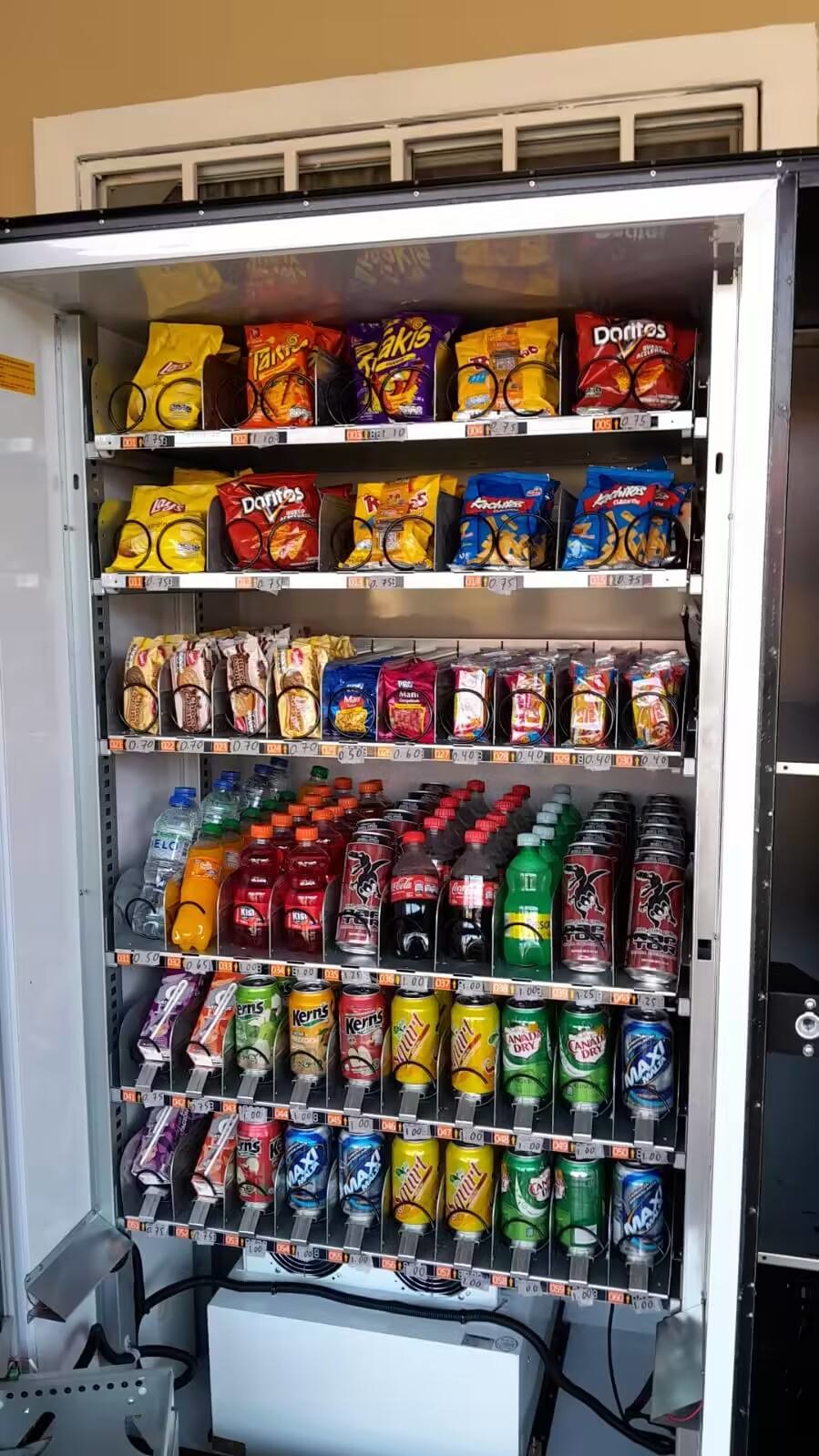 Drinks and food custom vending machine manufacturers with cash payment system