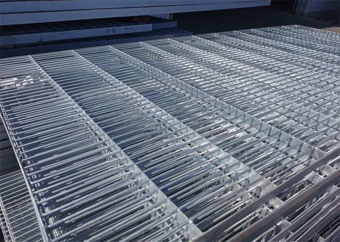 Thickened Hot Dip Galvanized Steel Grating Platform For Parking Lot