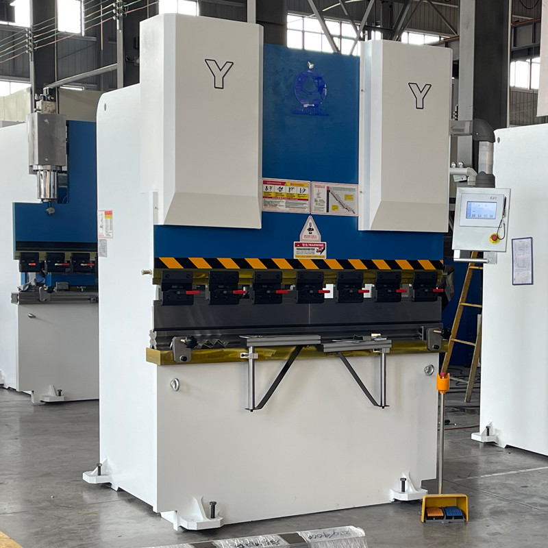 Carbon Steel 1000KN Torsion Bar Press Brake Net Weight 3000KG Main Motor Power 7.5KW 7MM