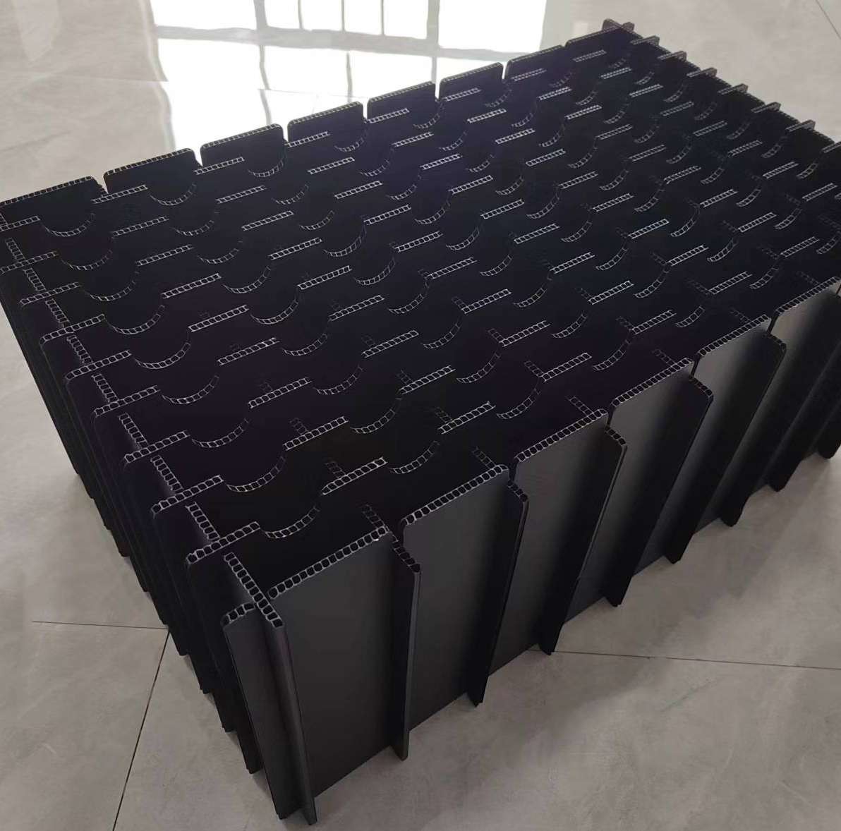 Corrugated Multi Compartment Plastic Storage Boxes Anti Static Compartment Box Plastic