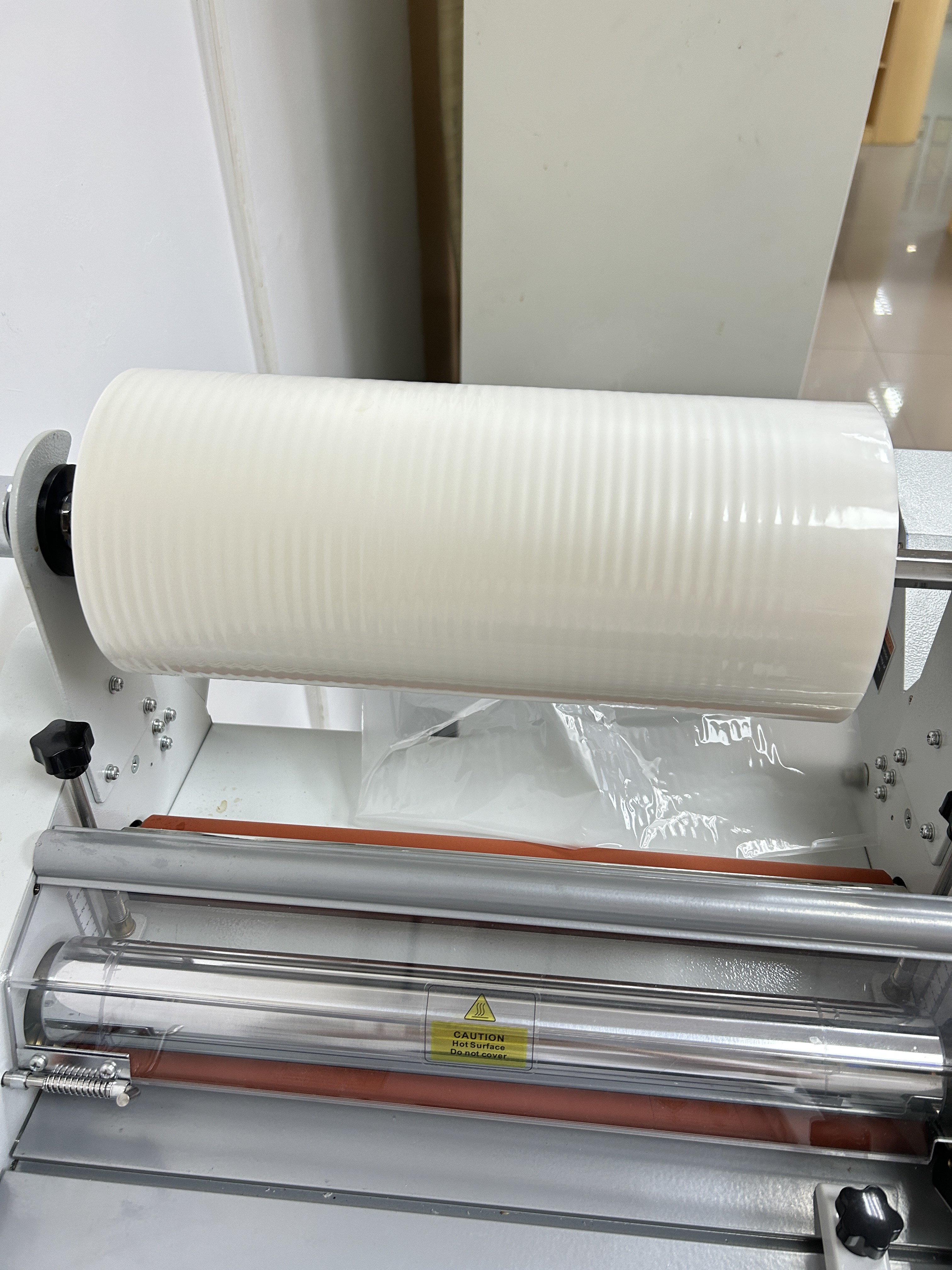 No Film Lamination 23 Mic BOPP Matte Pre-coated Varnish Transfering Film For Boxes Packaging