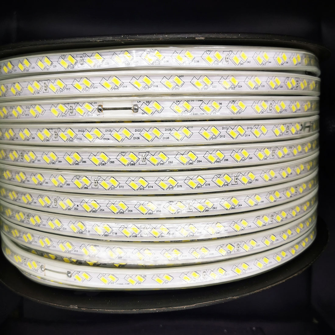 110v-220v LED Strip Light 100m/roll 50m/roll With Connector And 85 Ra Copper Material