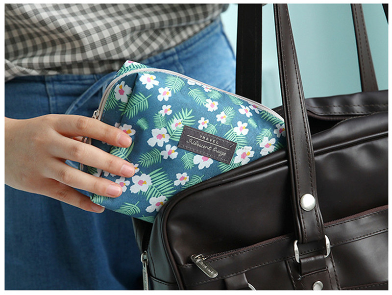 Water Repellent Polyester Cosmetic Bag With Flower Patterns