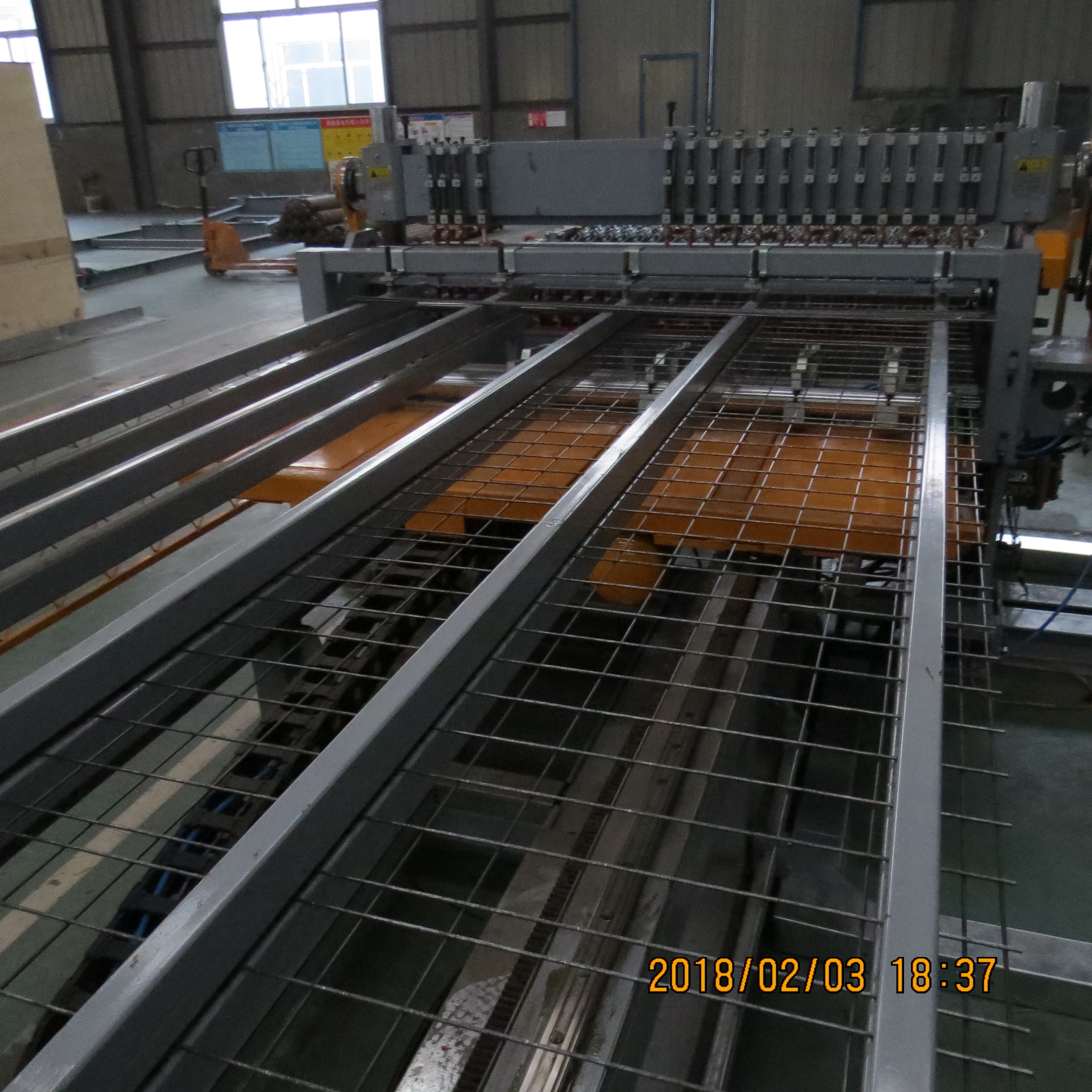 Energy Saving 380V 50HZ Roll Mesh Welding Machine PLC With Touch Creen