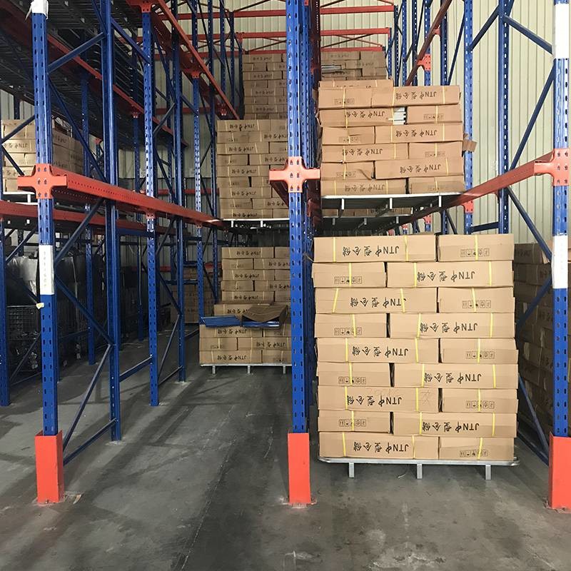 Q235B Structural Drive In Pallet Rack System ODM Forklift Racking