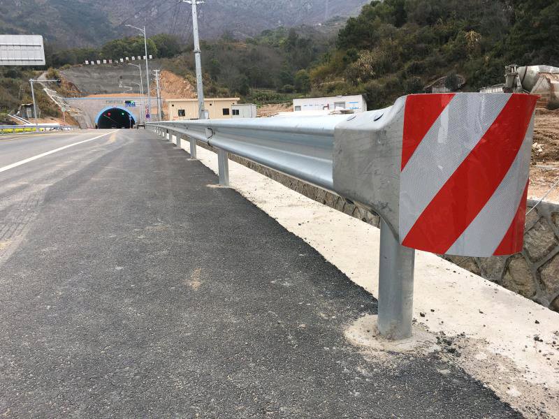 Q235 Q345 Hot Dip Galvanized Guardrail R End Wings for Highway in Customized Colors