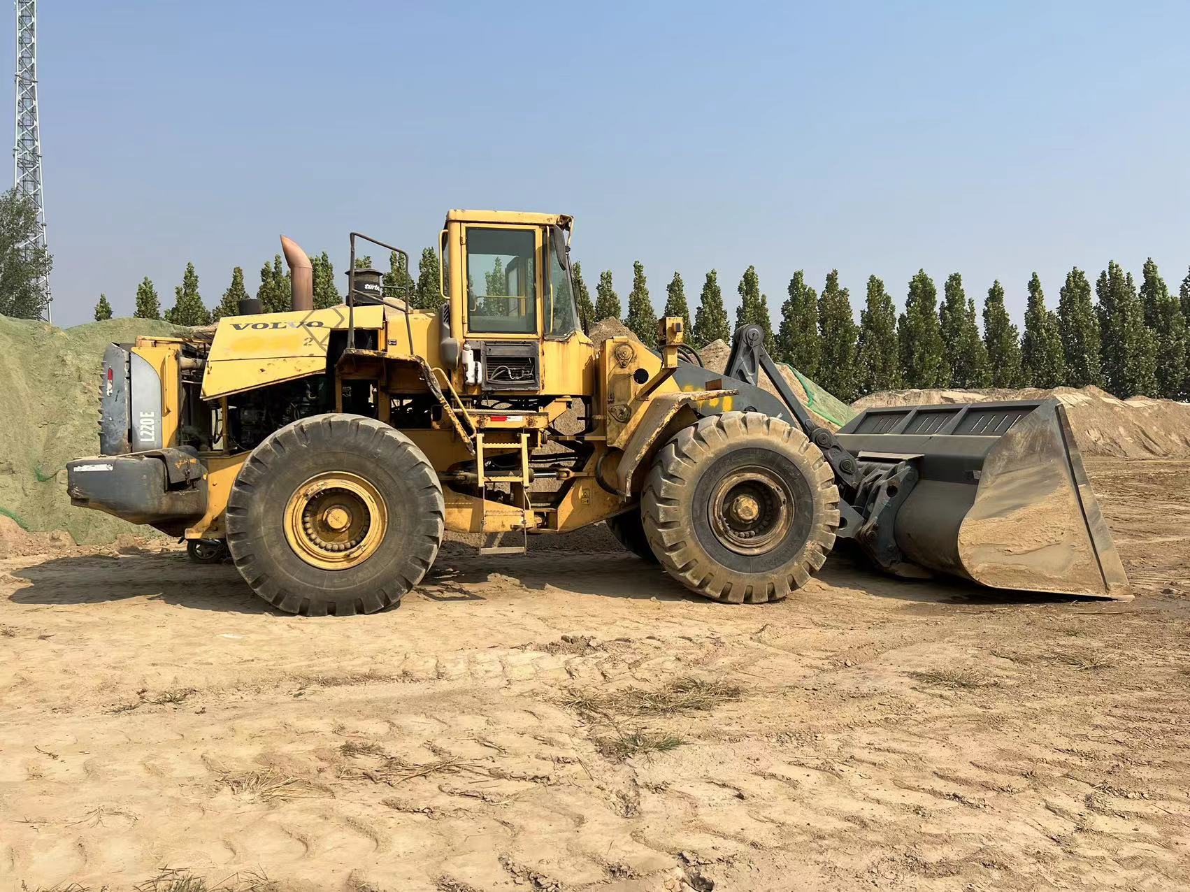 Original Hydraulic Valve Used VOLVO EC220E Excavator in and Good Condition from Korea