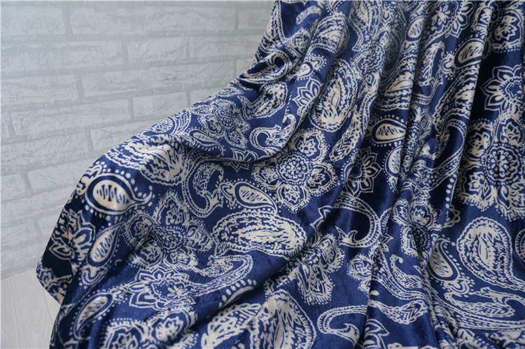 Warm Rotary Printing Flannel Print Blanket , 100 Polyester Plush Blankets 220*240CM