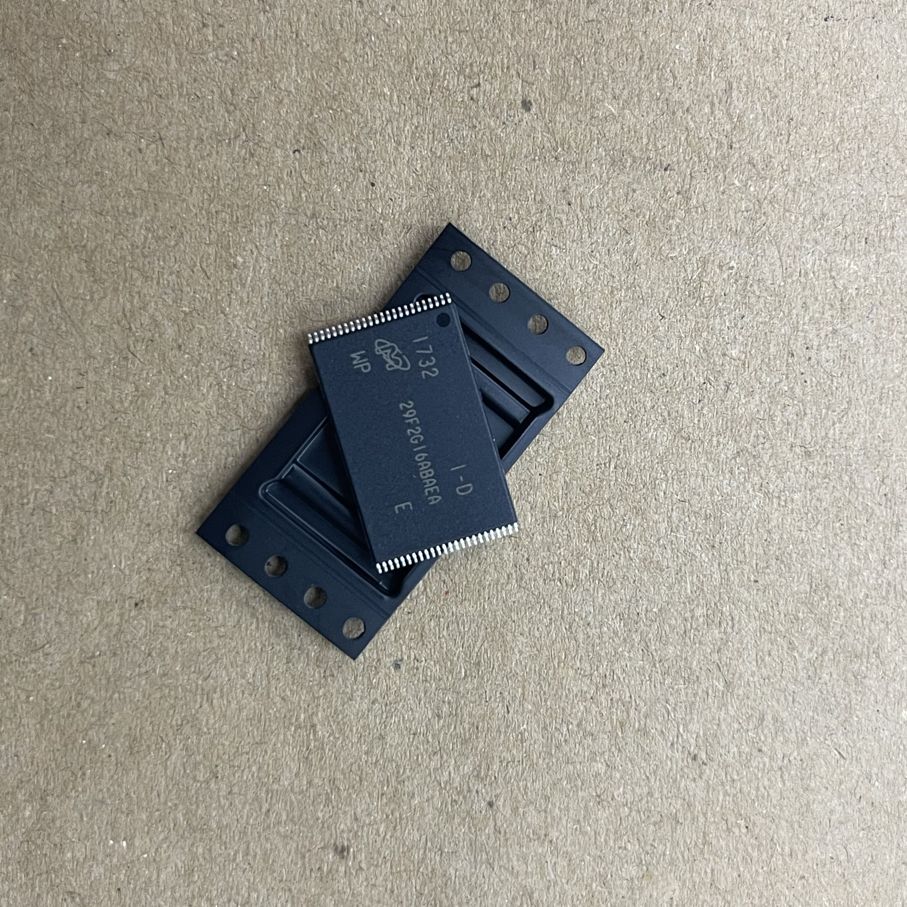 MT29F2G16ABAEAWP:E Nand Flash Memory Chip 128MX16 EEPROM ICS