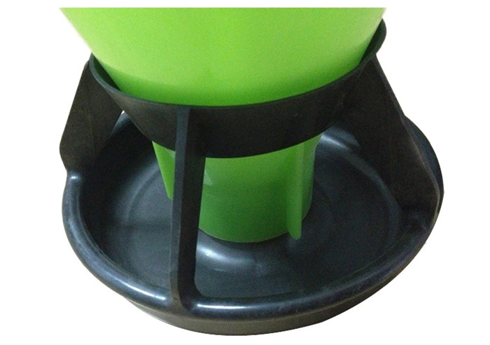 Outdoor Pig Self Feeder / PP Plastic Hog Feeders 5KG Size Large Capacity