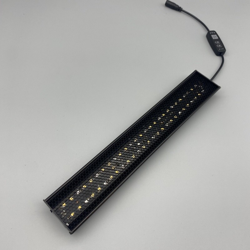 8W Linear UVB Reptile Light Full Spectrum For Mimicking Natural Sunlight