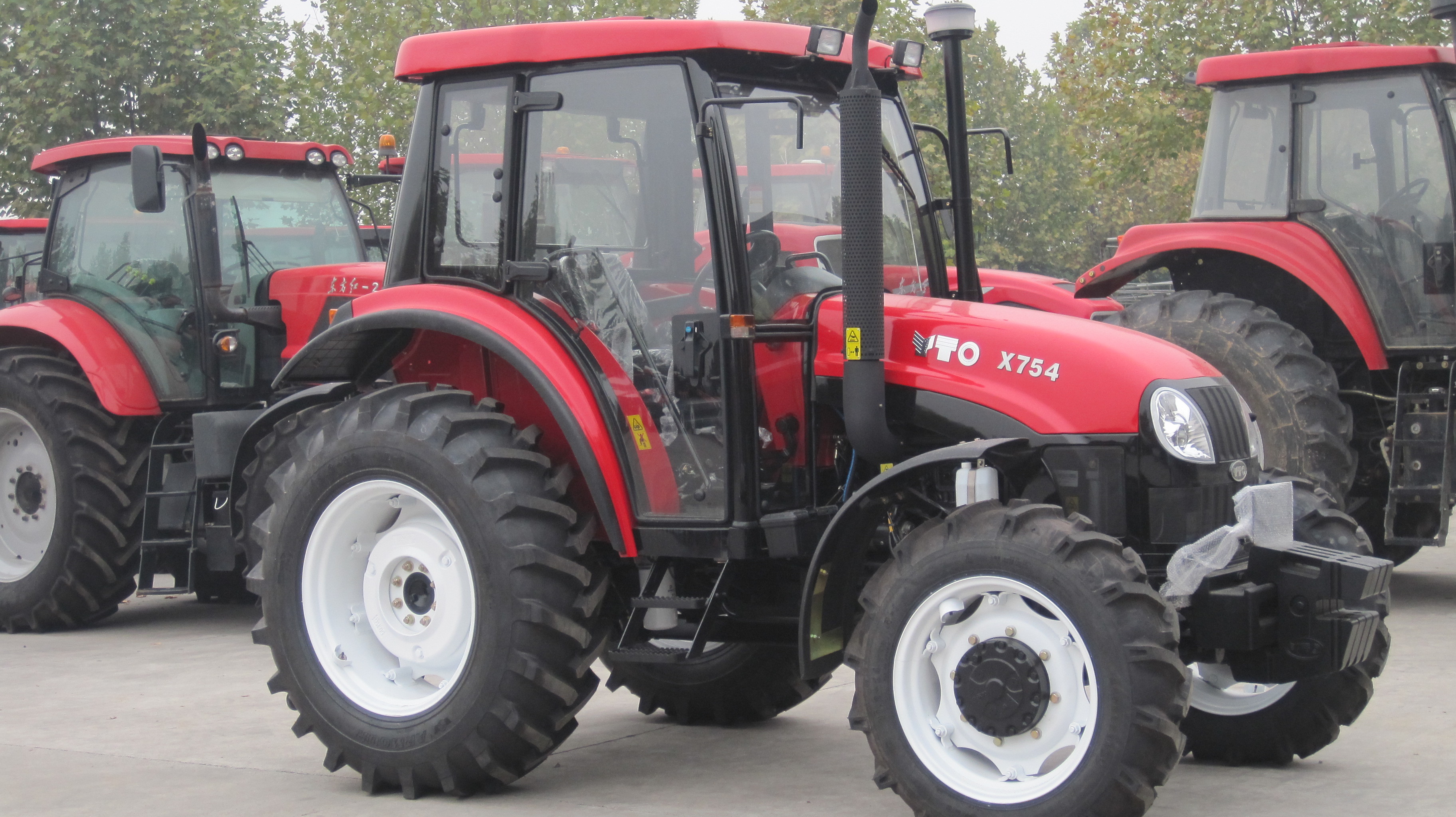 YTO X704 4 Wheel 70HP Agriculture Farm Tractor With Cabin