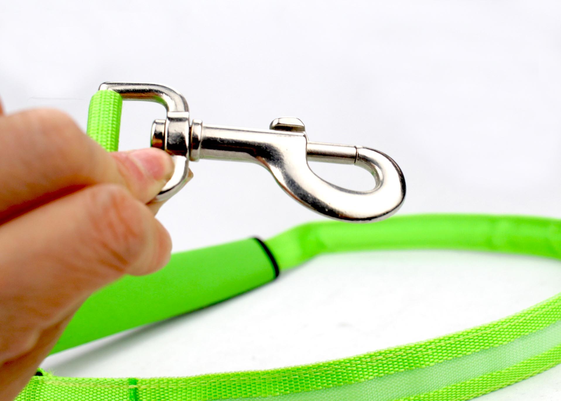 Universal Easy Close Lighted Dog Leash And Collar With Colorful Ribbon