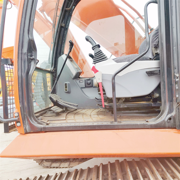 30 Ton Doosan DX 300 LC Excavator in South Korea Good Condition Moving Type Crawler Chain